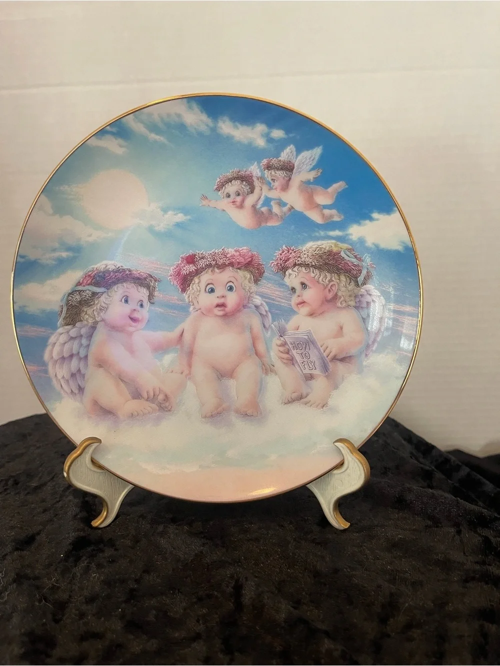 Dreamsicles Collectible 1990 Cherub Decorative Plate with Pastel Sky